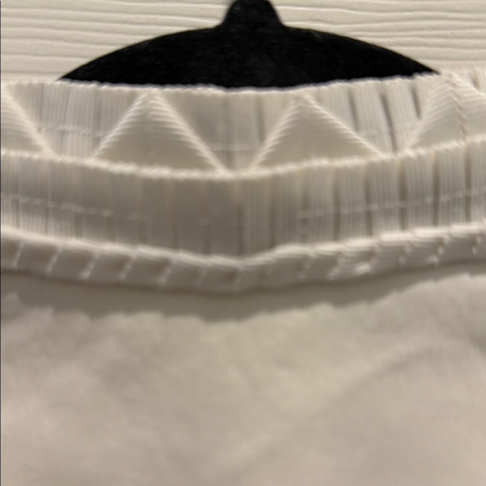 Elie Tahari Ivory Ruffled Trim Blouse Sz S. - Picture 7 of 8